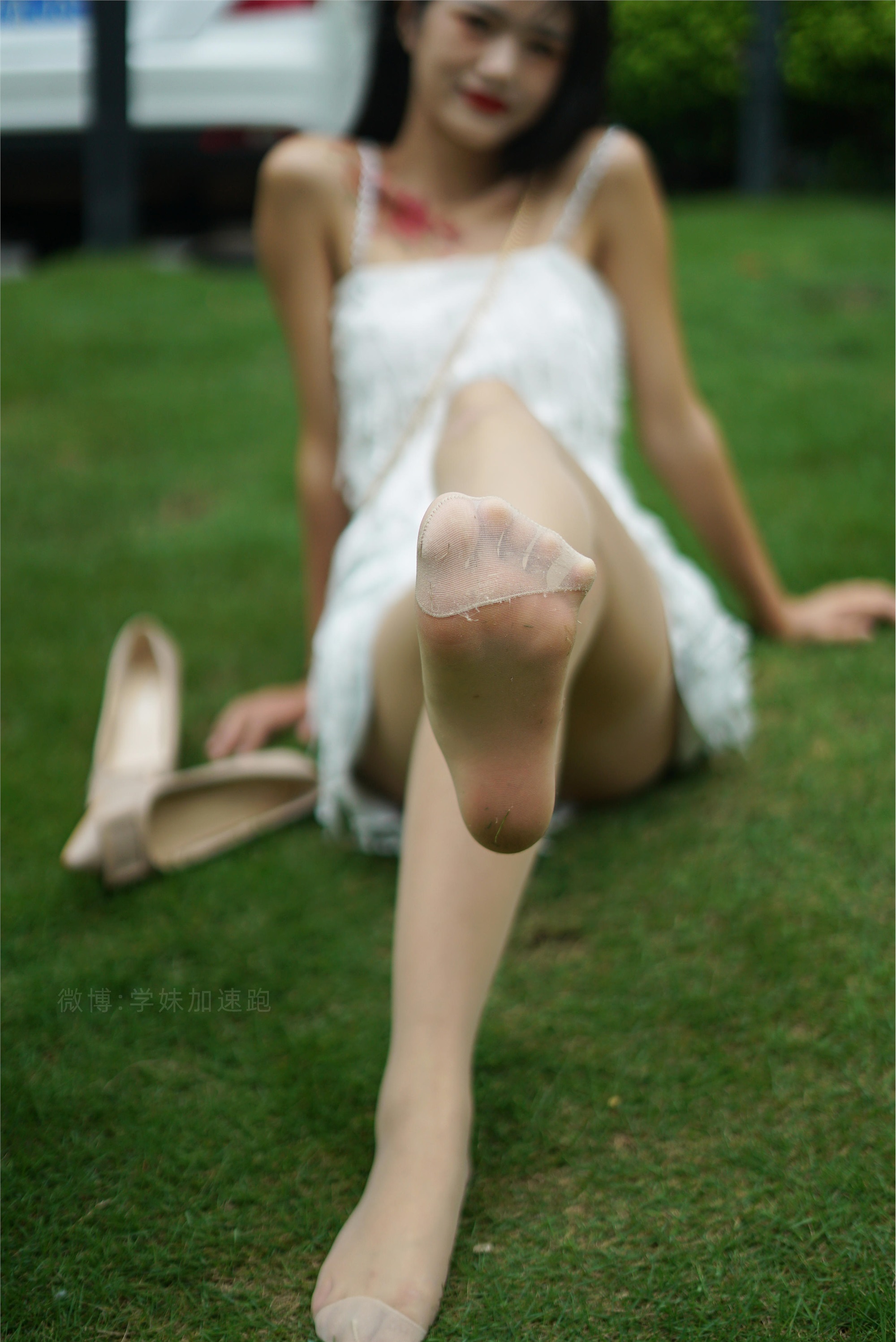 学妹加速跑 XM079《草地上的绿茶jio-鹿酱》